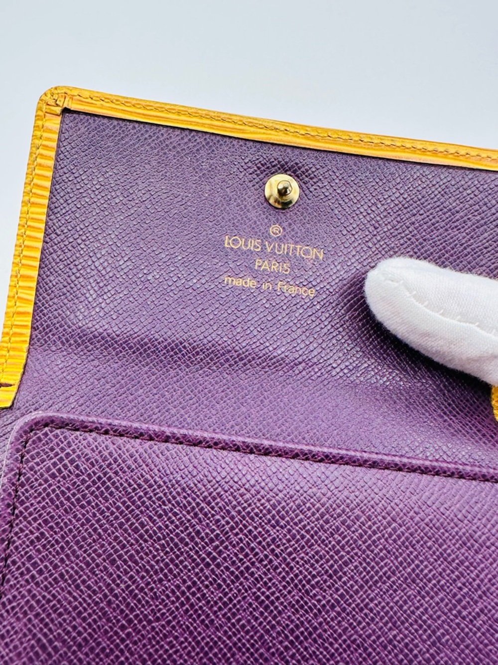 Louis Vuitton Epi Wallet - Picture 7 of 10